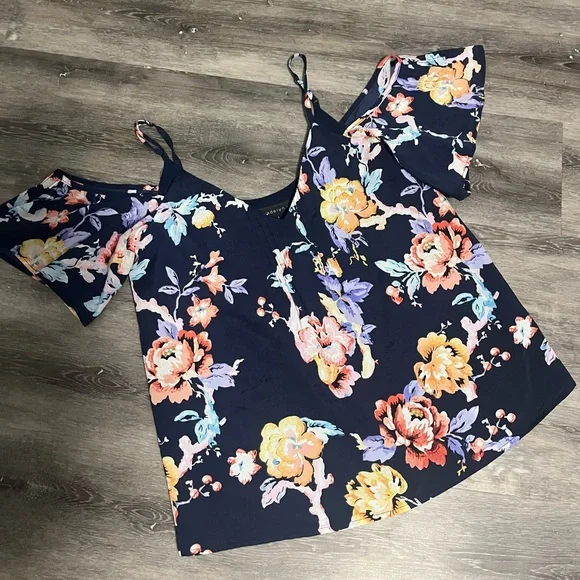 Adelyn Rae top - Picture 2 of 3